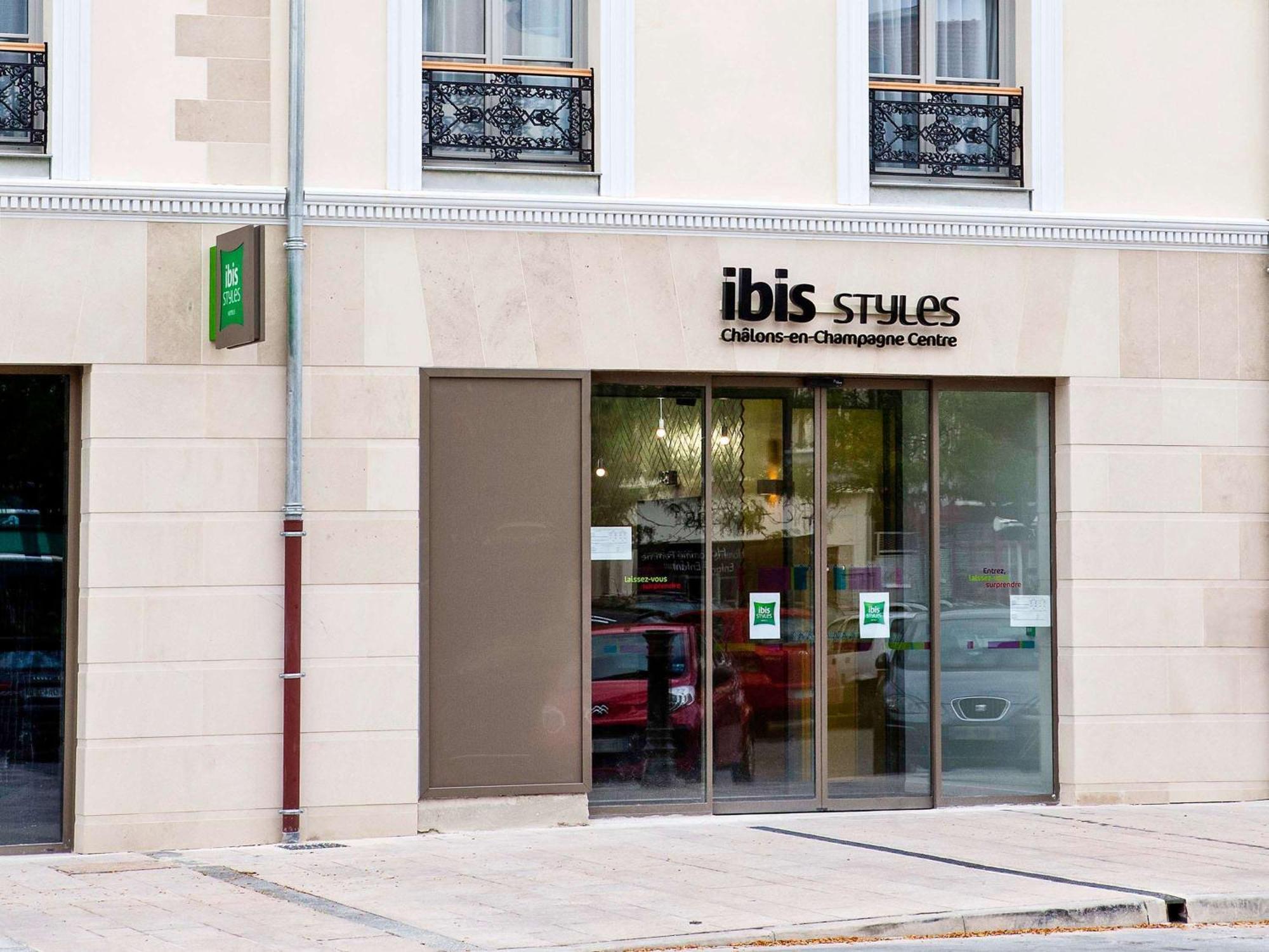 Hotel Ibis Styles Chalons En Champagne Centre Exterior foto